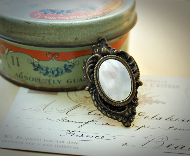 Art Nouveau Mother of Pearl Brooch/Penant