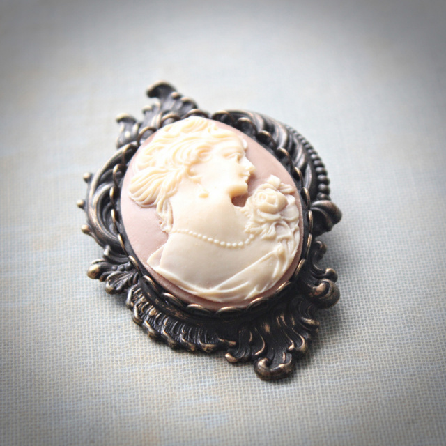 Lady Alexandra Large Cameo Brooch/Pendant