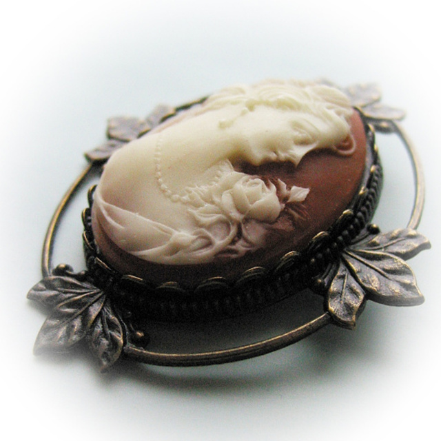 Lady Alexandra Large Cameo Brooch/Pendant