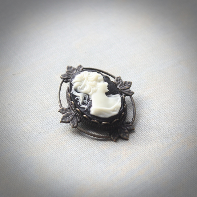 Lady Anne Petite Cameo Brooch/Pendant